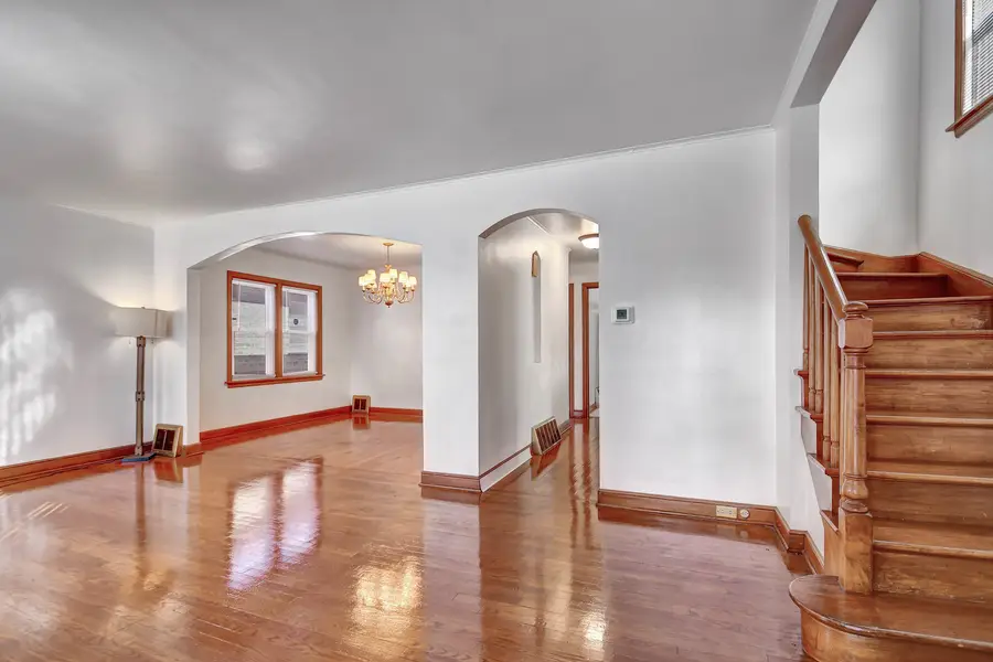9041 S East End Avenue, Chicago, IL 60617 - Image #2