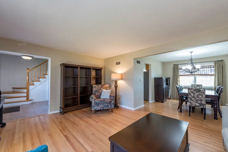 419 Northgate, Lindenhurst, IL 60046 - Image #2