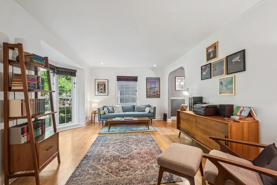 1811 Laurel Avenue, Evanston, IL 60201 - Image #3
