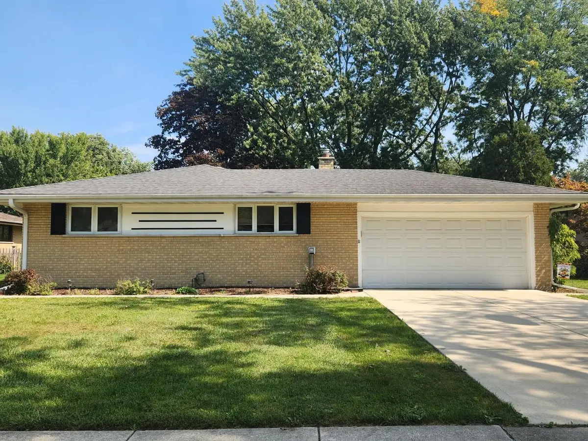 211 N Stevenson Lane, Mount Prospect, IL 60056 - Image #1