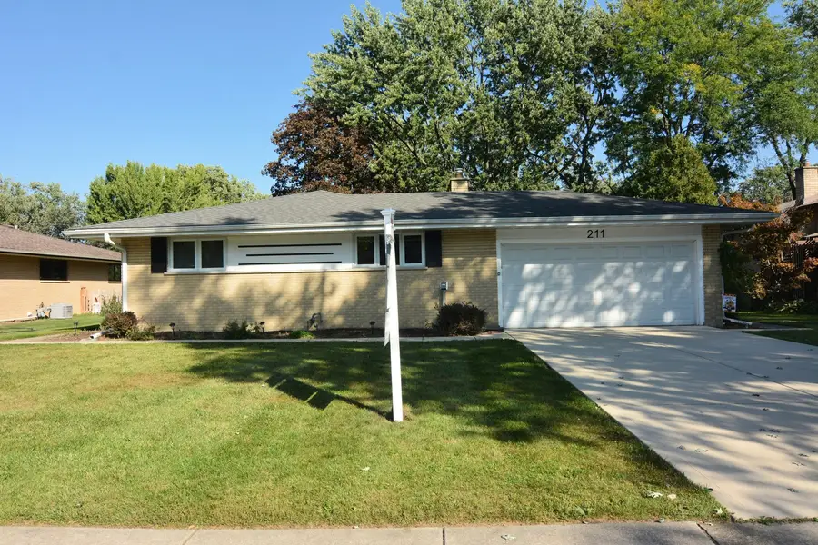 211 N Stevenson Lane, Mount Prospect, IL 60056 - Image #2