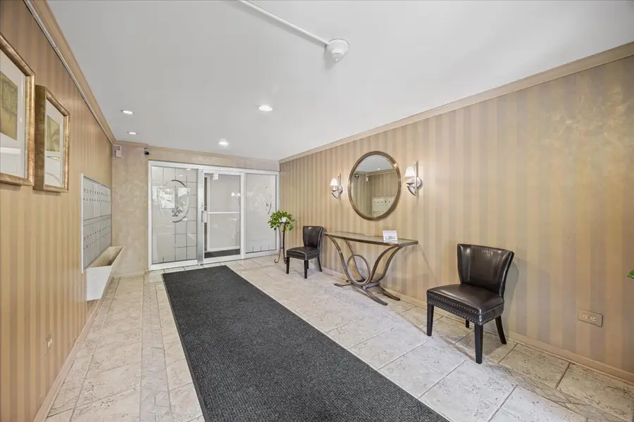 444 Washington Boulevard #207, Oak Park, IL 60302 - Image #3