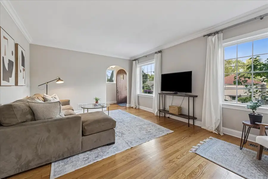 109 W Hillside Avenue, Barrington, IL 60010 - Image #2