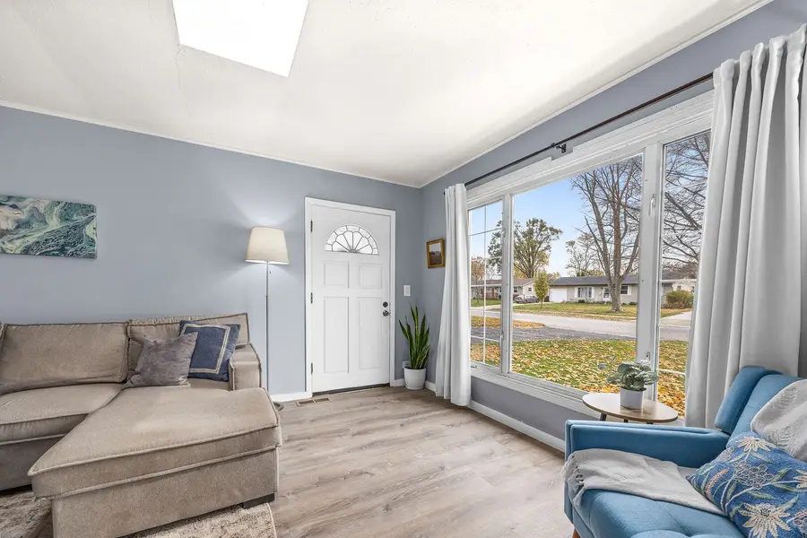 269 Thunderbird Trail, Carol Stream, IL 60188 - Image #2