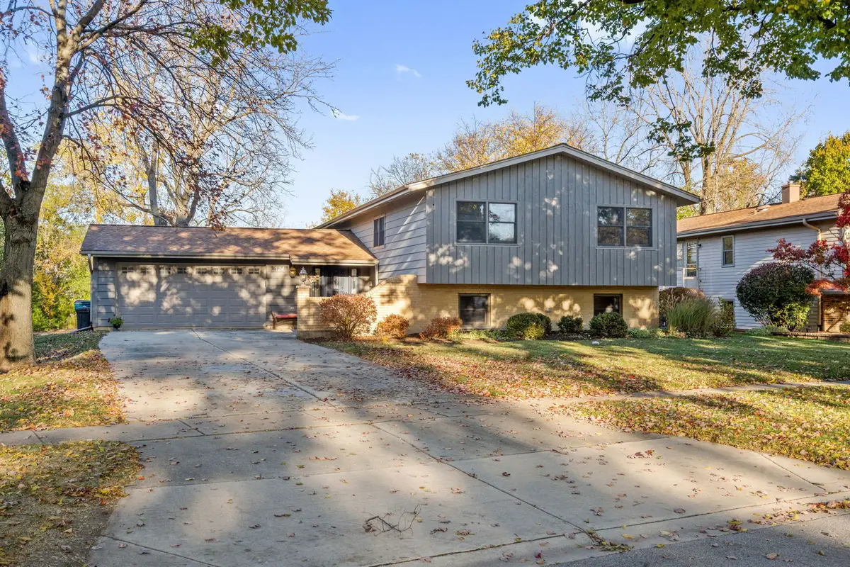 2124 Midhurst Road, Downers Grove, IL 60516 - Image #1