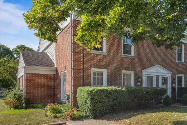 1414 Pebblecreek Drive, Glenview, IL 60025