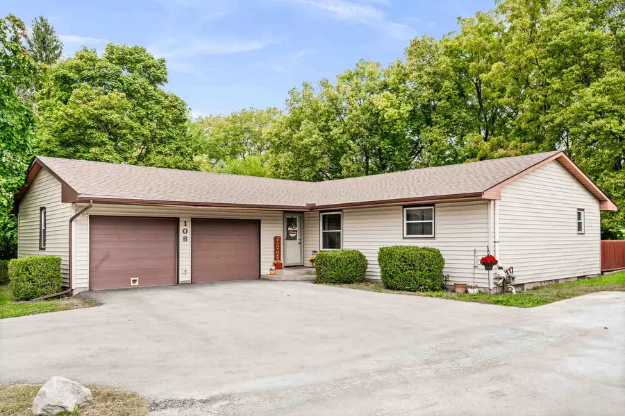 108 Cardinal Drive, Le Roy, IL 61752 - Image #2