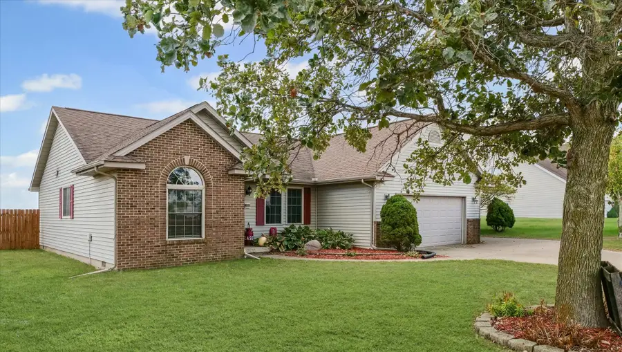 424 E Newton Street, Mansfield, IL 61854 - Image #2