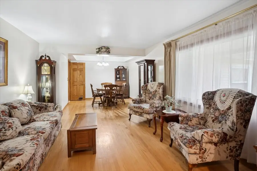 1237 Dover Lane, Elk Grove Village, IL 60007 - Image #2