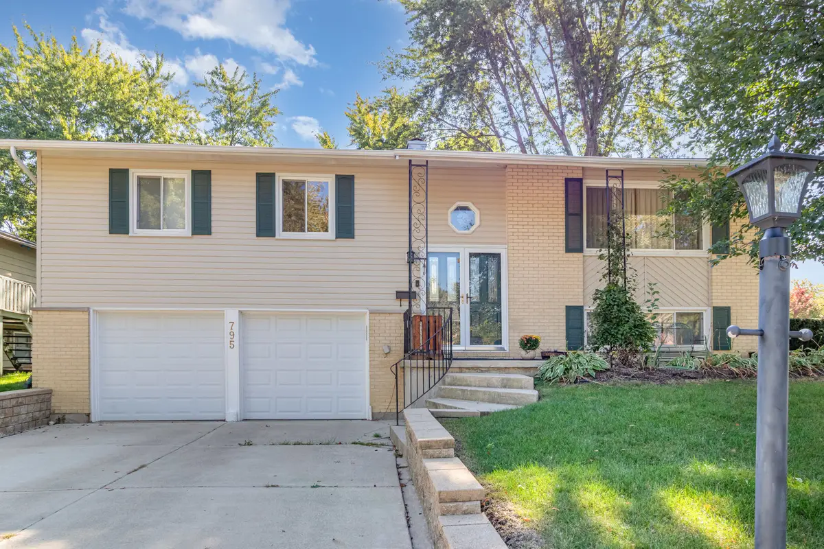 795 Plymouth Road, Hoffman Estates, IL 60192 - Image #1