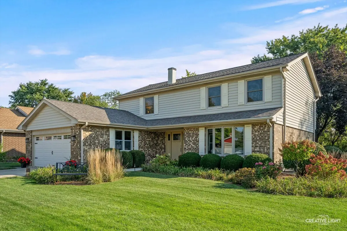 1547 Huntleigh Drive, Wheaton, IL 60189 - Image #1