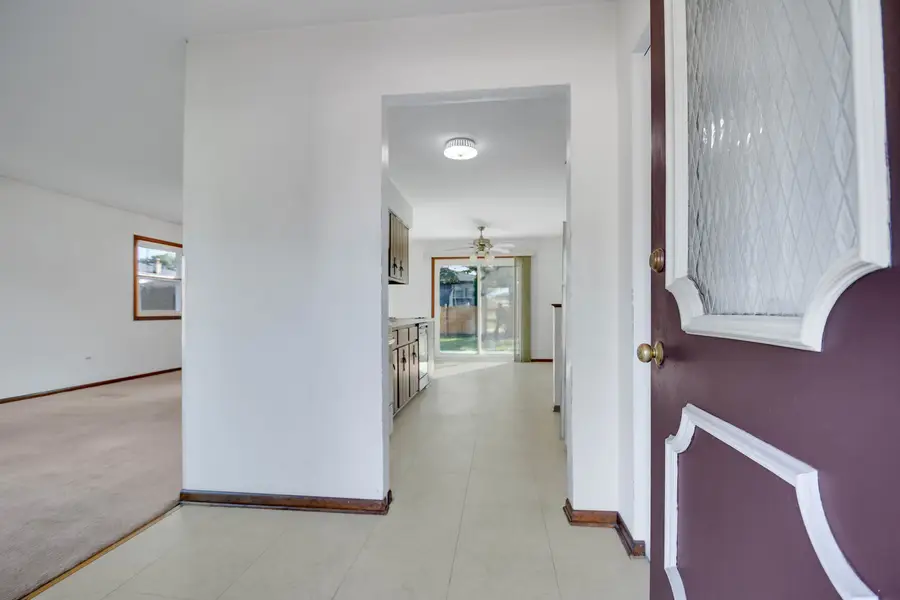 11201 S Deerpath Lane, Palos Hills, IL 60465 - Image #2