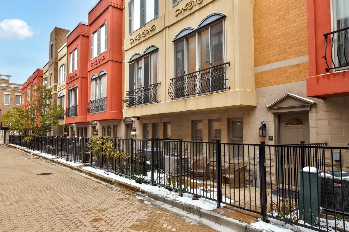 849 W Ohio Street #8, Chicago, IL 60642 - Image #1