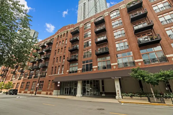 360 W Illinois Street #424, Chicago, IL 60654