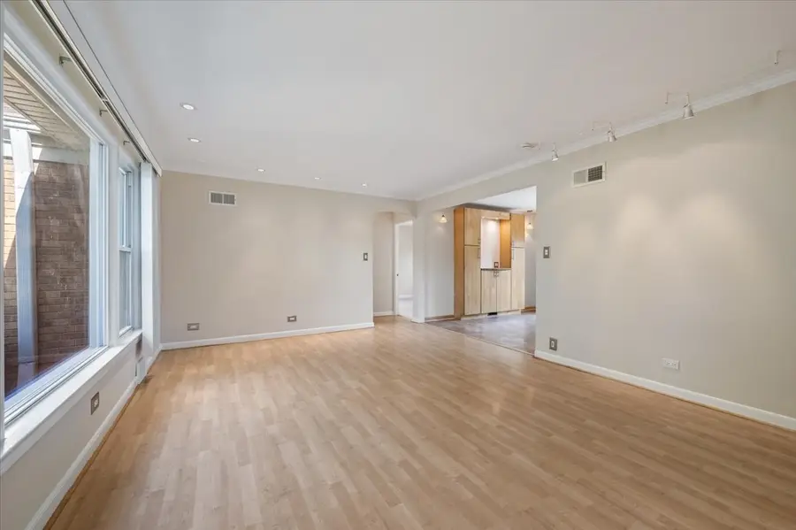 8605 Laramie Avenue, Skokie, IL 60077 - Image #3