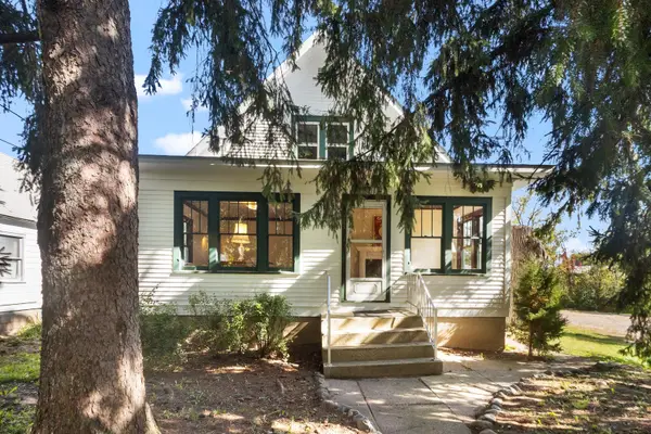 824 Washington Street, Woodstock, IL 60098