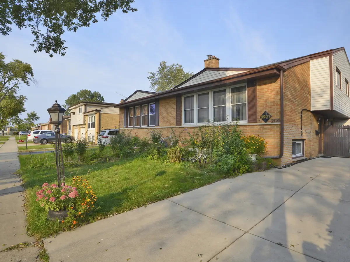 9231 Aspen Lane, Des Plaines, IL 60016 - Image #1