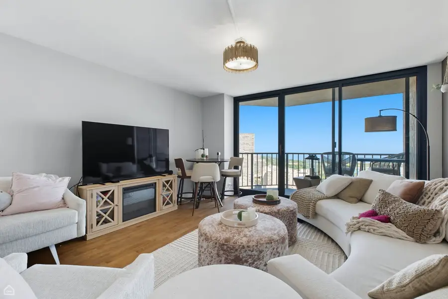 3660 N Lake Shore Drive #4208, Chicago, IL 60613 - Image #3