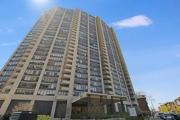3930 N Pine Grove Avenue #2308, Chicago, IL 60613