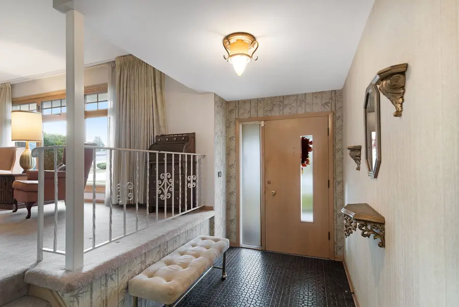 147 Lance Drive, Des Plaines, IL 60016 - Image #2