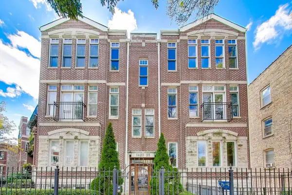 1425 W Victoria Street #3, Chicago, IL 60660