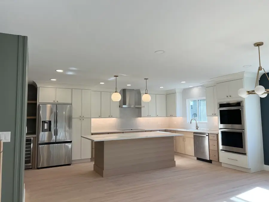 705 S Edgewood Avenue, Elmhurst, IL 60126 - Image #2