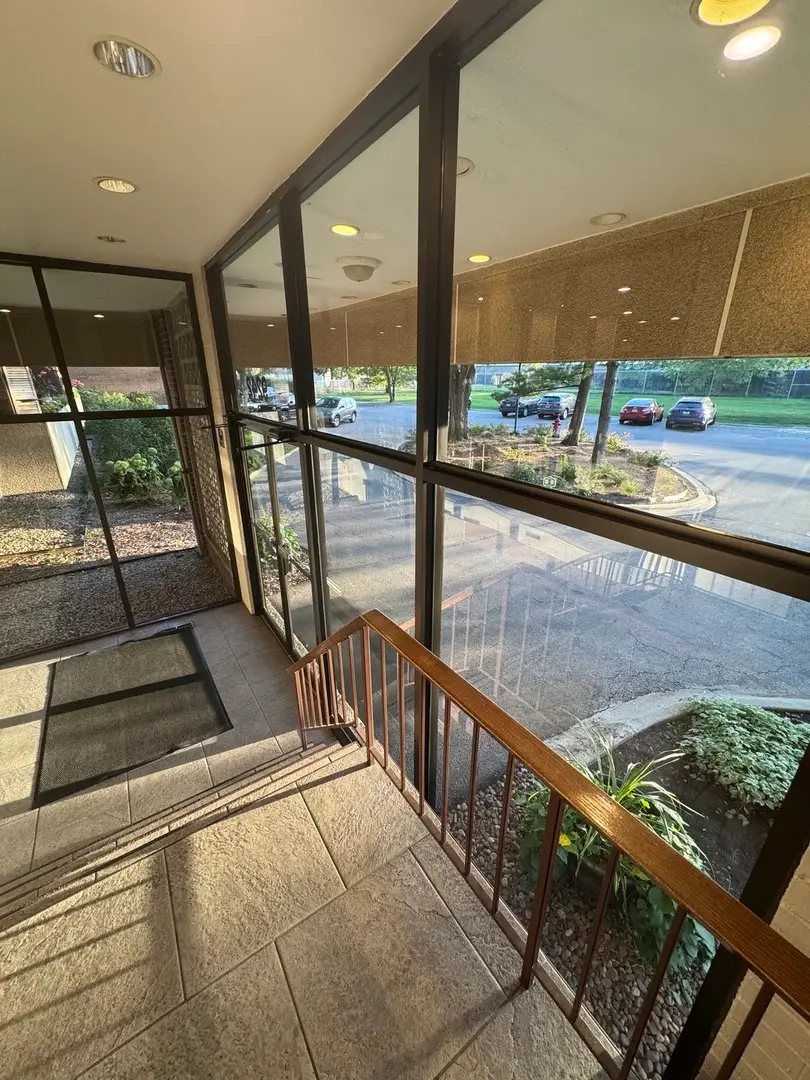 9242 Gross Point Road #402, Skokie, IL 60077 - Image #2