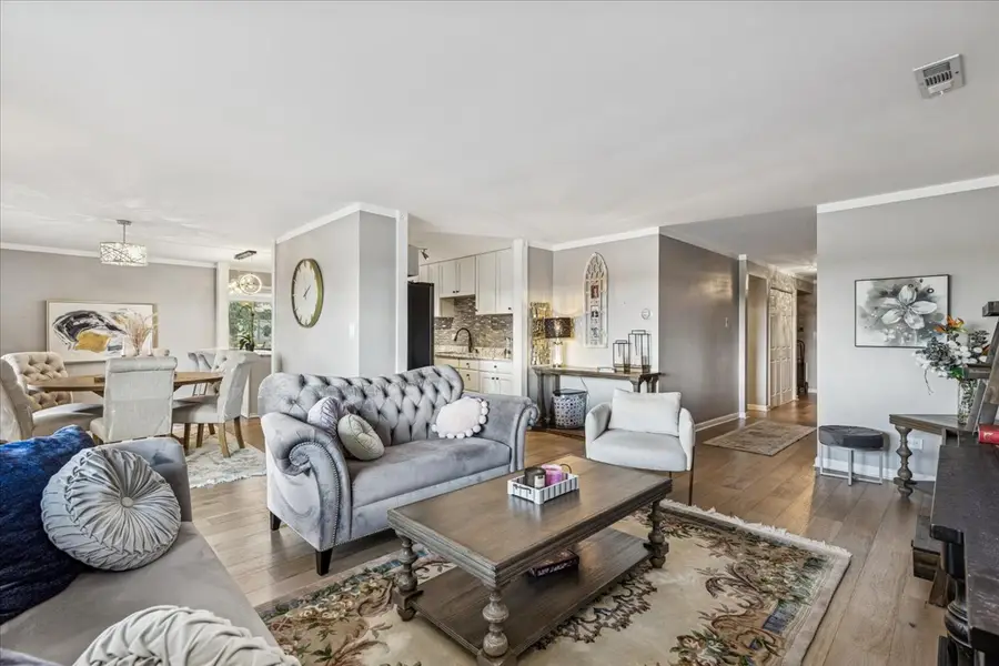 9242 Gross Point Road #402, Skokie, IL 60077 - Image #3