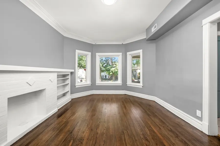 7841 S Burnham Avenue, Chicago, IL 60649 - Image #2