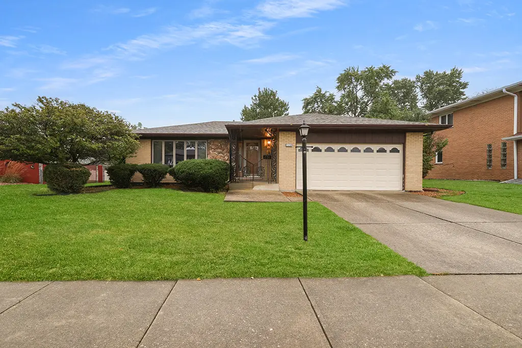 15249 Pine Drive, Oak Forest, IL 60452 - Image #1