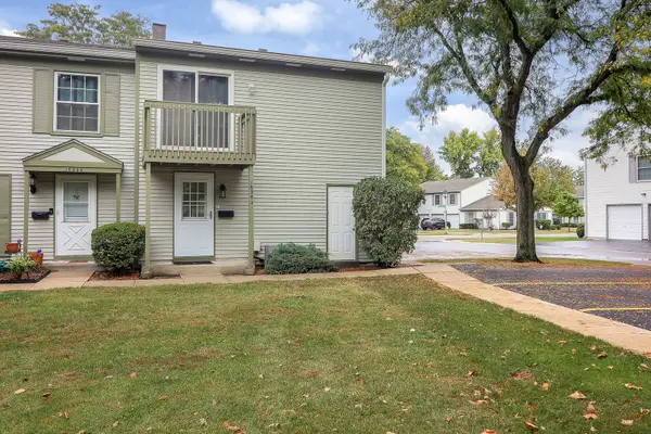 1694 Farragut Court #A, Wheaton, IL 60189