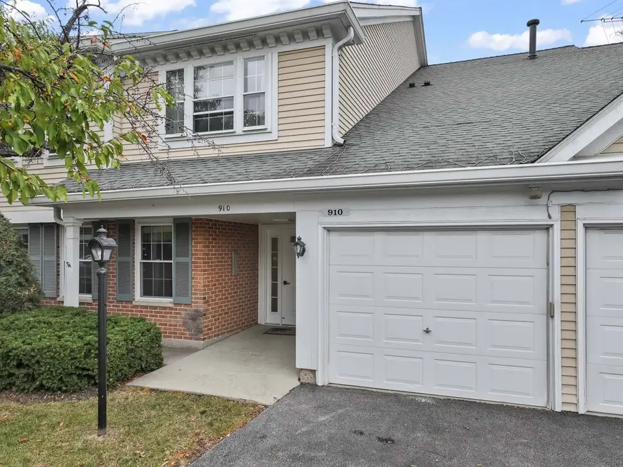 910 Persimmon Lane #A, Mount Prospect, IL 60056 - Image #2