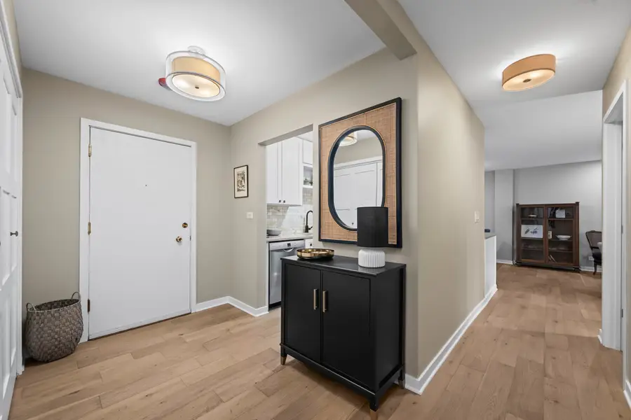 2300 Windsor Mall Court #1F, Park Ridge, IL 60068 - Image #2