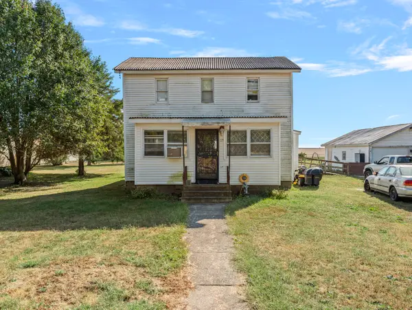 215 Grove Street, Weldon, IL 61882