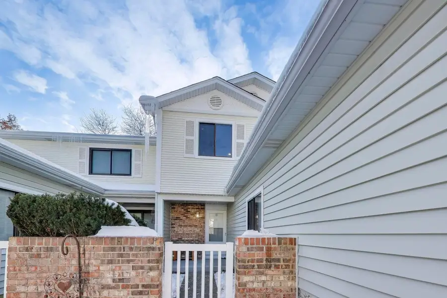 637 Bridgeview Point, Schaumburg, IL 60194 - Image #2