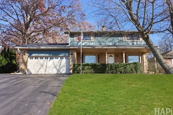 205 Lake Shore Drive, Lindenhurst, IL 60046