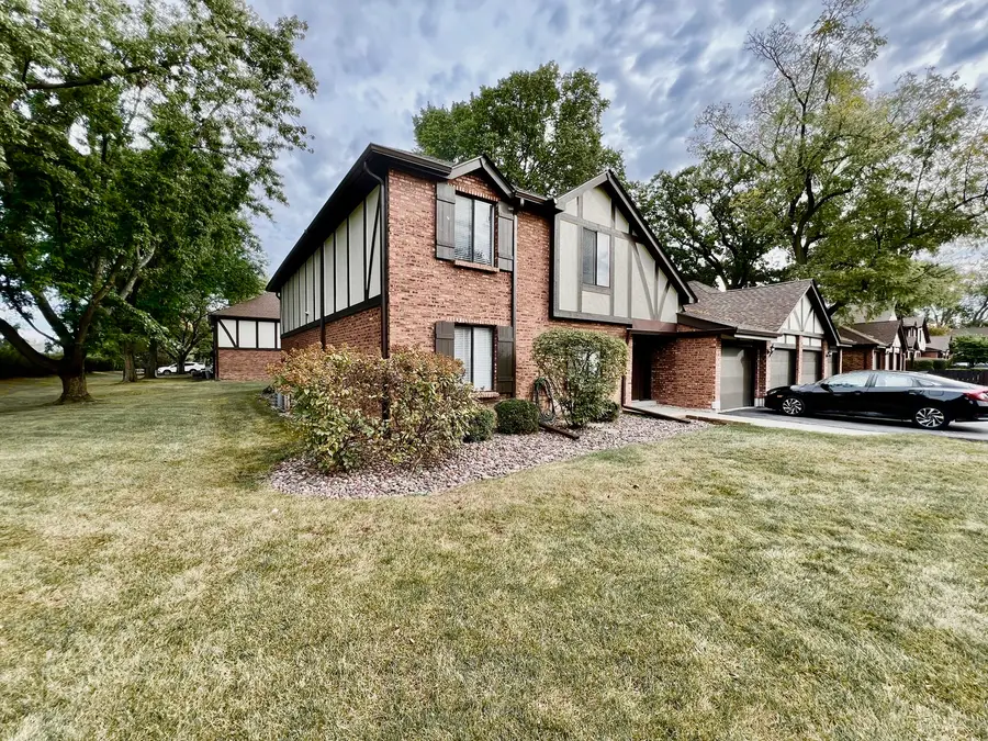 8246 Holly Court #D, Palos Hills, IL 60465 - Image #2