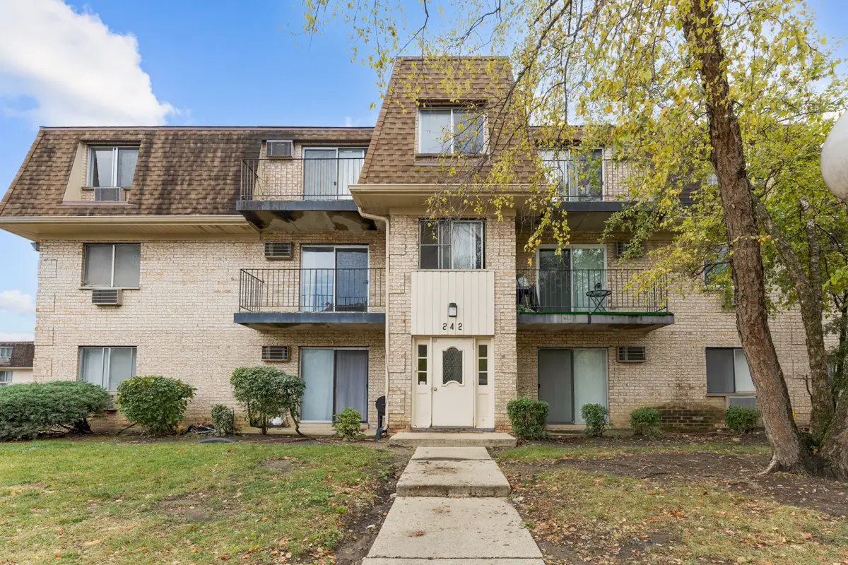 242 Shorewood Drive #1B, Glendale Heights, IL 60139 - Image #1