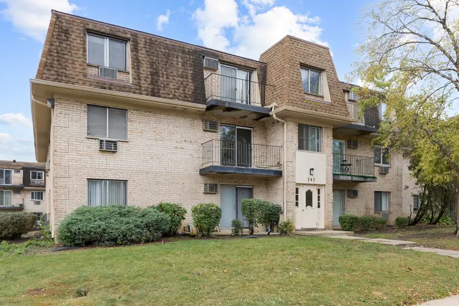 242 Shorewood Drive #1B, Glendale Heights, IL 60139 - Image #2