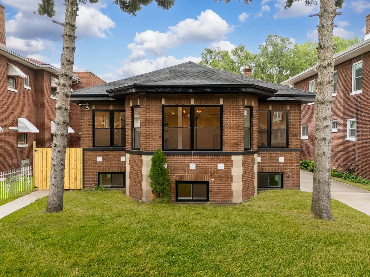 7427 S Oglesby Avenue, Chicago, IL 60649 - Image #1