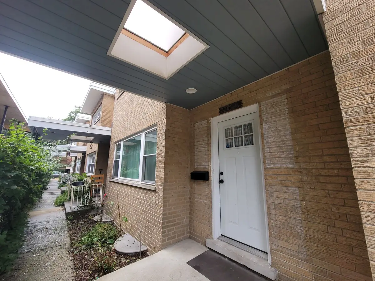 2036 W Morse Avenue #D, Chicago, IL 60645 - Image #1