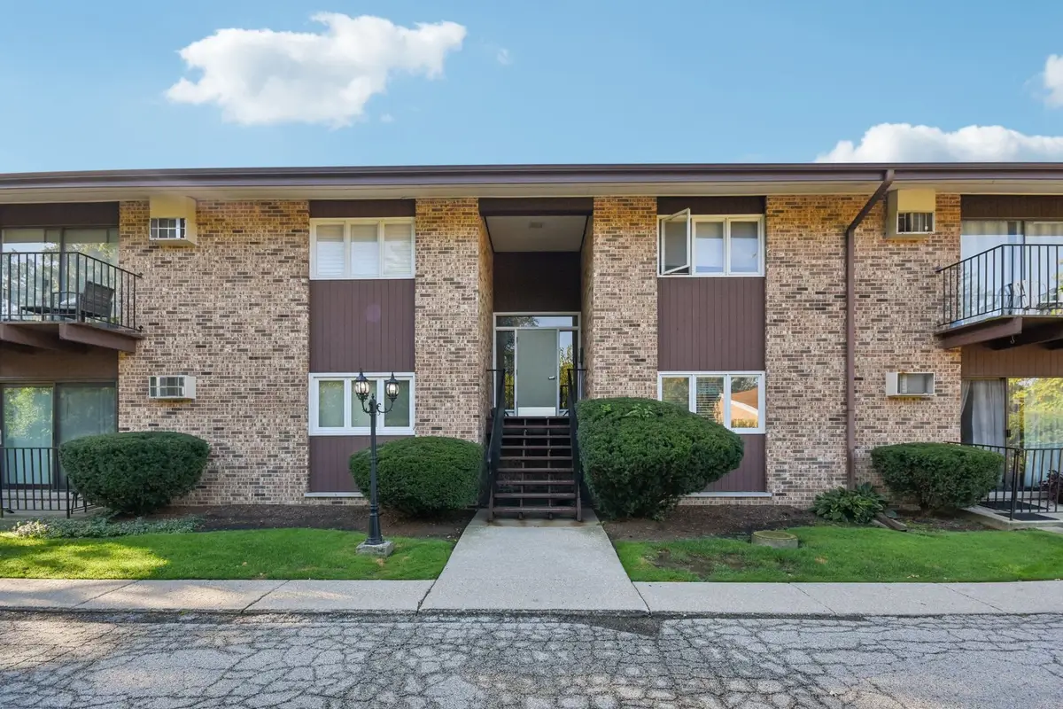 505 Kenilworth Avenue #4, Glen Ellyn, IL 60137 - Image #1