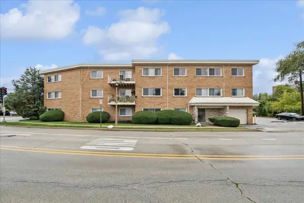 5001 Madison Street #3A, Skokie, IL 60077