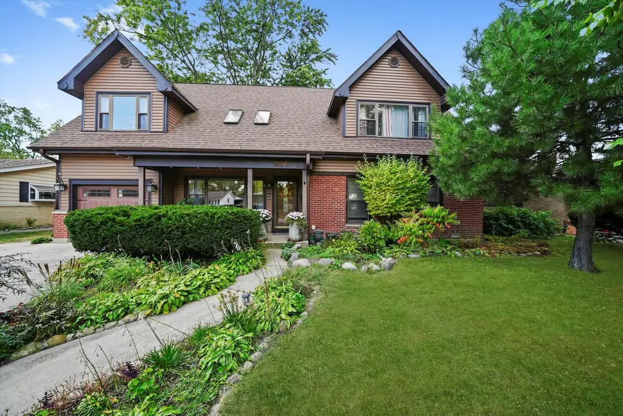836 Bonita Avenue, Elk Grove Village, IL 60007 - Image #2