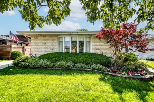 6955 N Dowagiac Avenue, Chicago, IL 60646