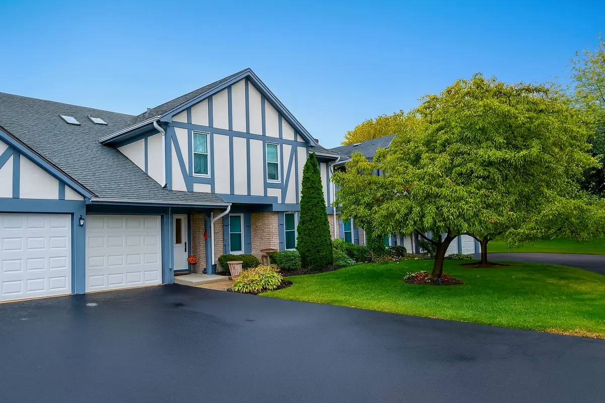 36 W Fern Court #117B, Palatine, IL 60067 - Image #1