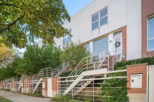 1759 W Wellington Avenue, Chicago, IL 60657