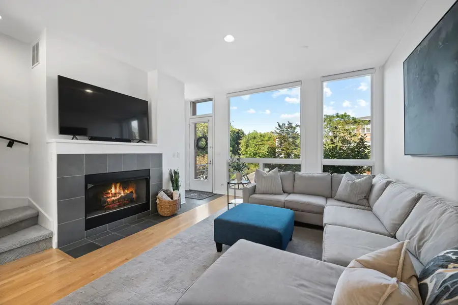 1759 W Wellington Avenue, Chicago, IL 60657 - Image #2