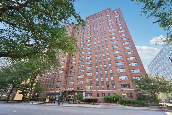 2909 N Sheridan Road #908, Chicago, IL 60657