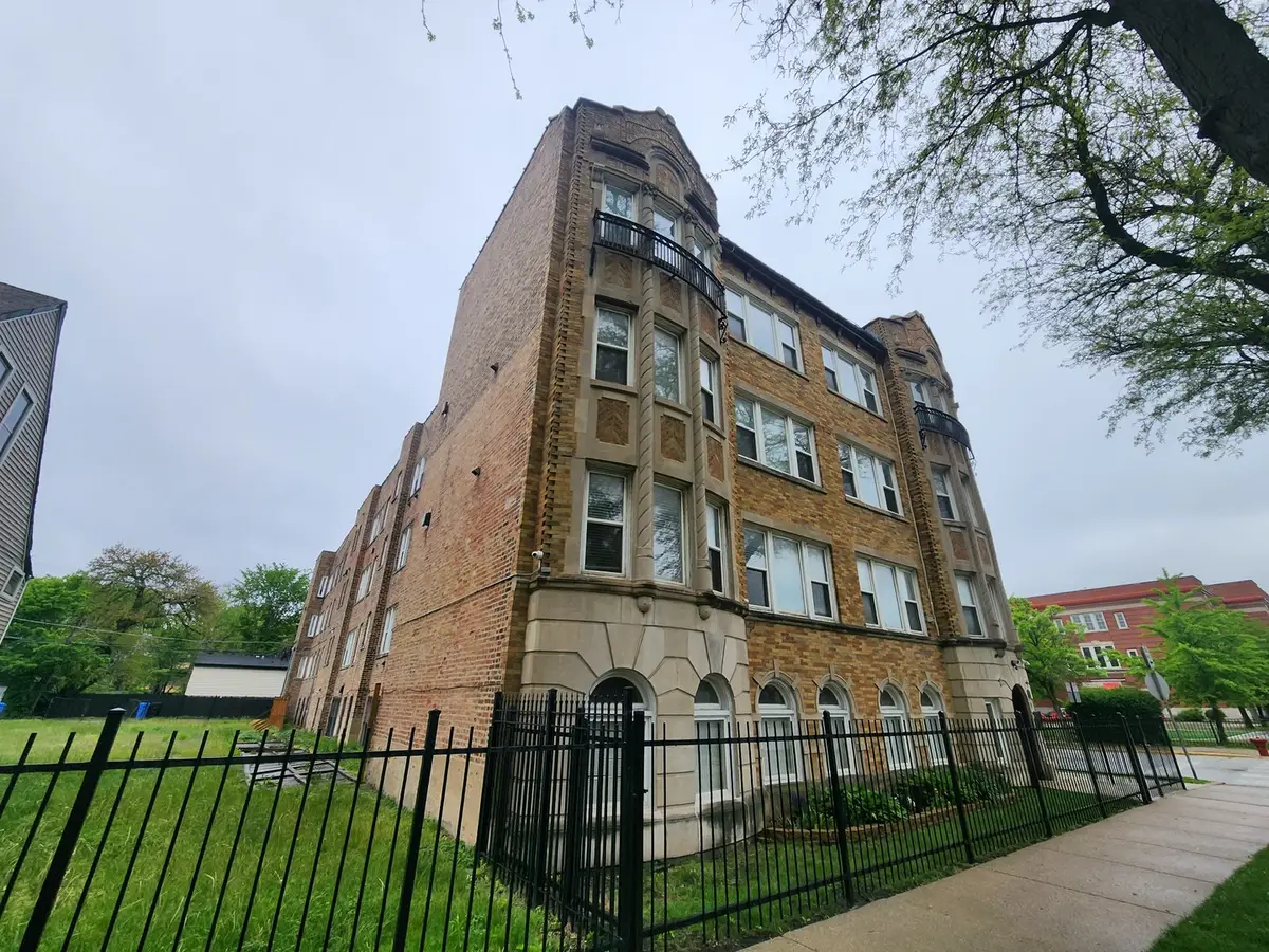7000 S East End Avenue #303, Chicago, IL 60649 - Image #1